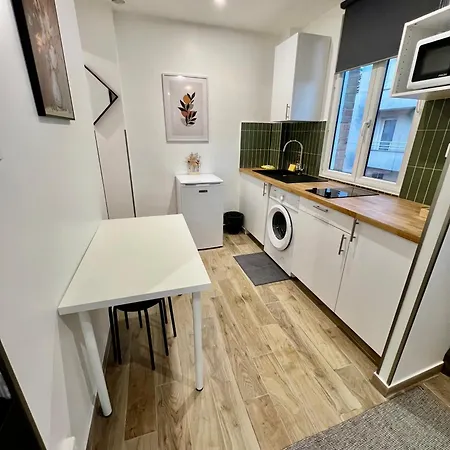 Studio Spacieux Refait A Neuf Apartament